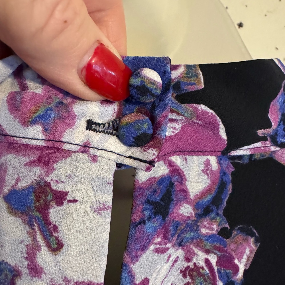 GORGEOUS The Limited Women's Floral Blouse - Black/Purple PLUS: 3X BIN#S - Picture 5 of 6